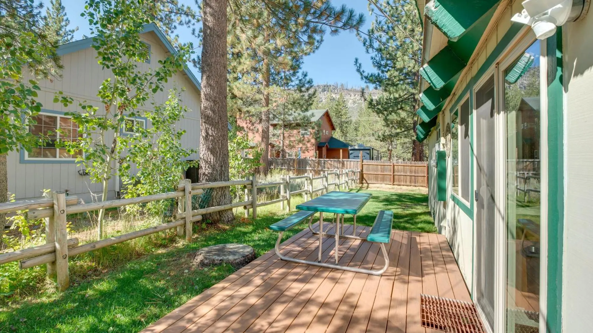 סאות' לייק טאהו Rustic Tahoe Cabin With Deck And Grill, Dog Friendly! סאות' לייק טאהו