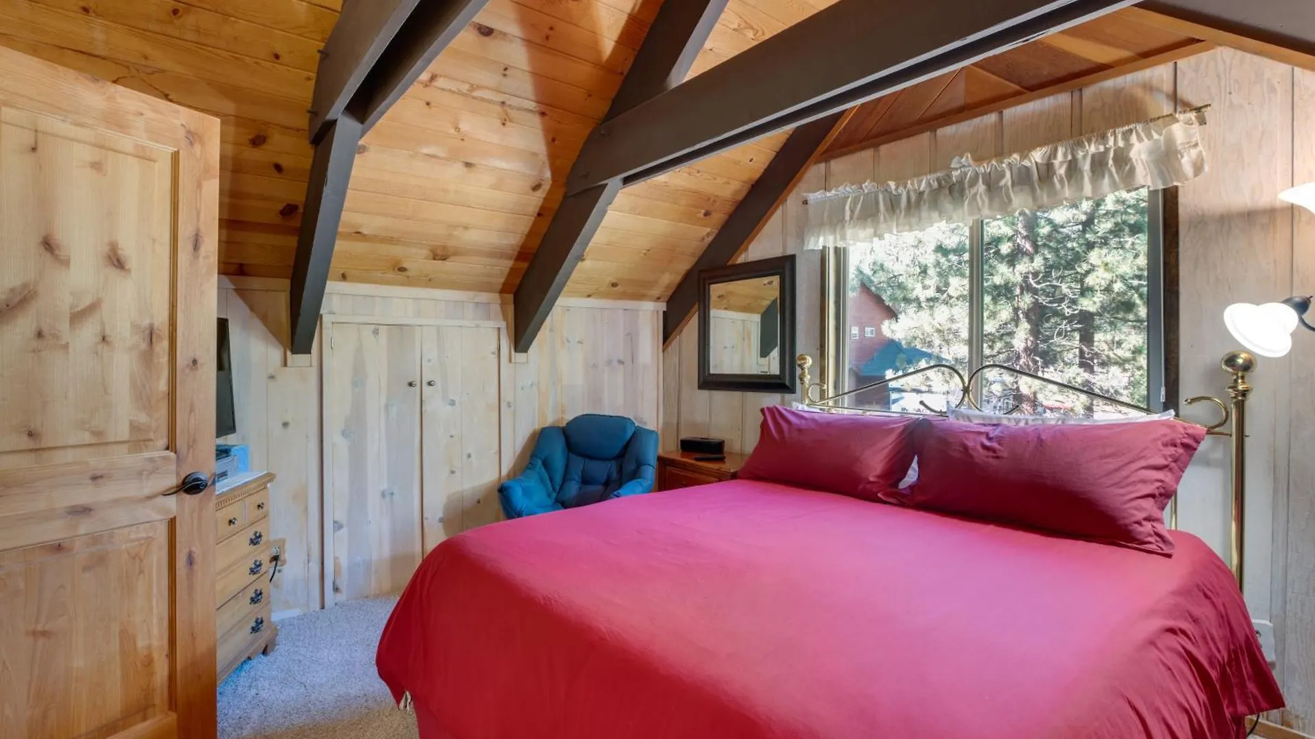 בית נופש סאות' לייק טאהו Rustic Tahoe Cabin With Deck And Grill, Dog Friendly!