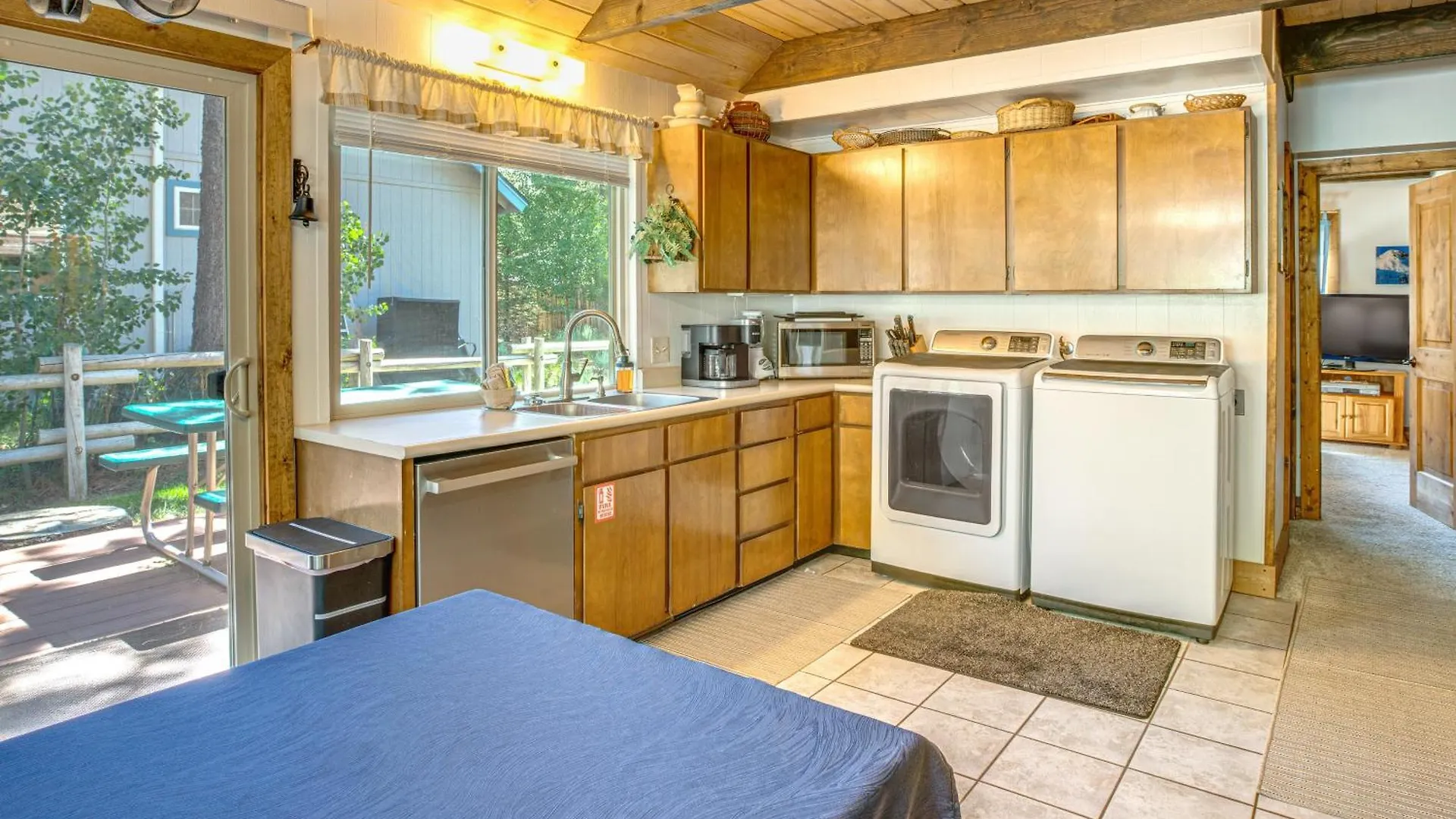 בית נופש סאות' לייק טאהו Rustic Tahoe Cabin With Deck And Grill, Dog Friendly!